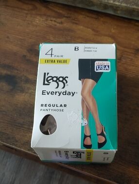 NWT sz B Legg's Everyday Regular Suntan Extra Value 4 Pair Pantyhose